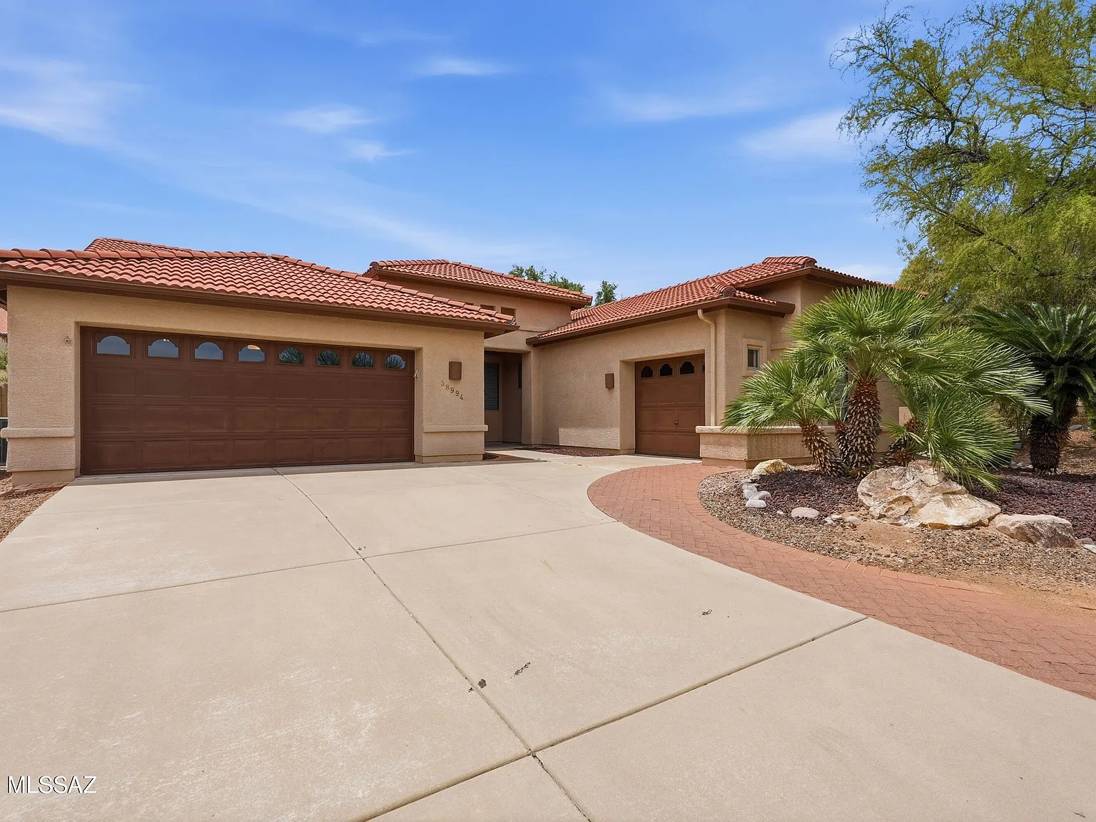 2 bed, 2.0 bath, 2386 sqft, $2,700 — Photo 1