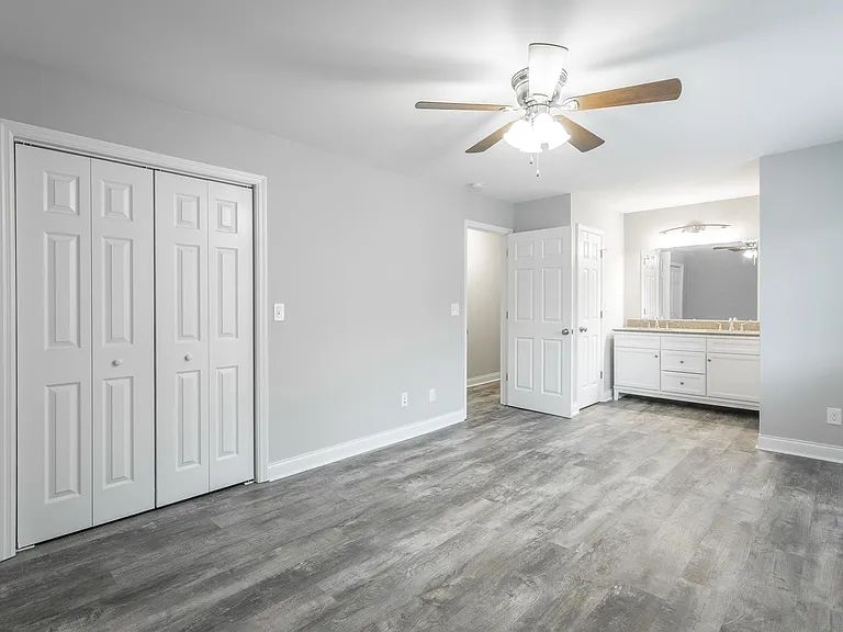 8214 Holly Crest Dr — Photo 40