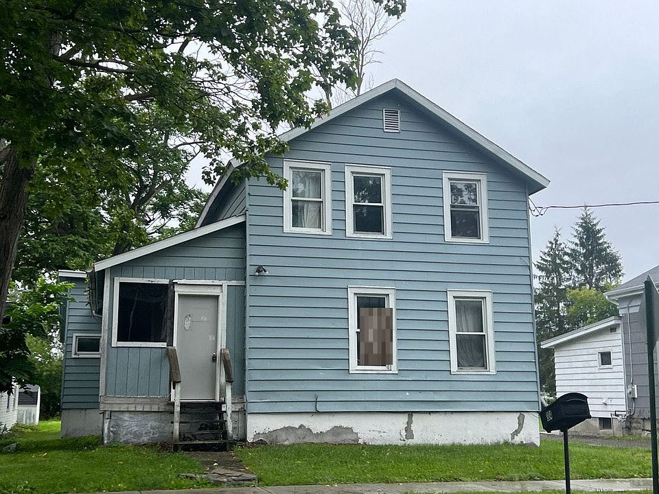 1st image of 304 E Main St