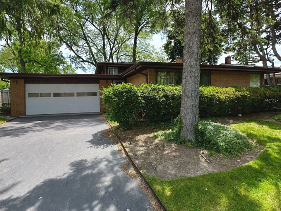 1st image of 1211 Blackthorn Ln