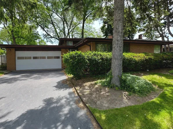 1211 Blackthorn Ln, Deerfield, IL 60015