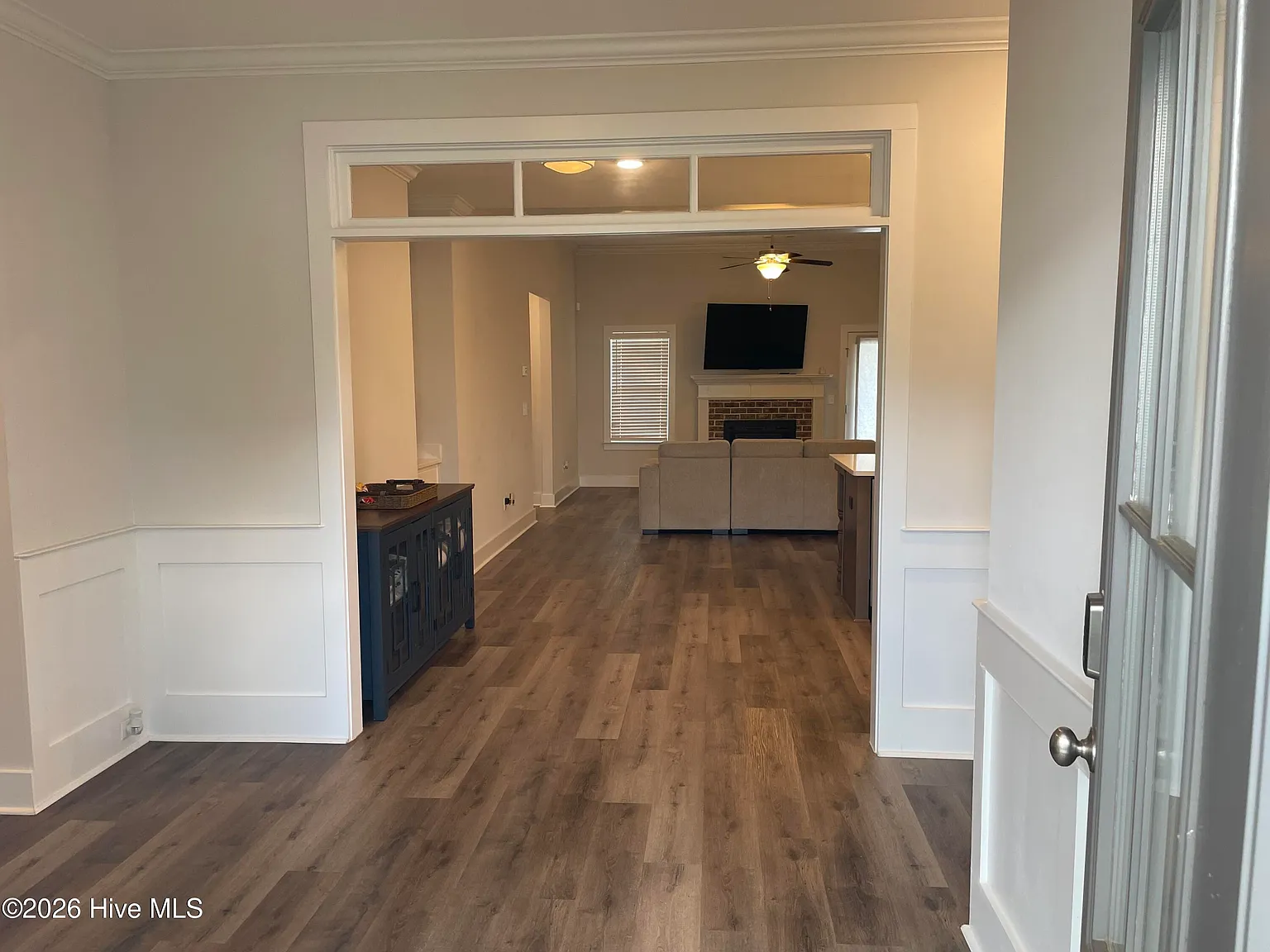 4 bed, 3.5 bath, 2432 sqft, $3,300 — Photo 2