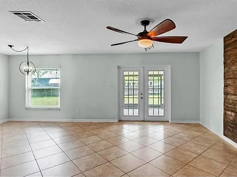 120 Bent Oak Ct — Photo 2
