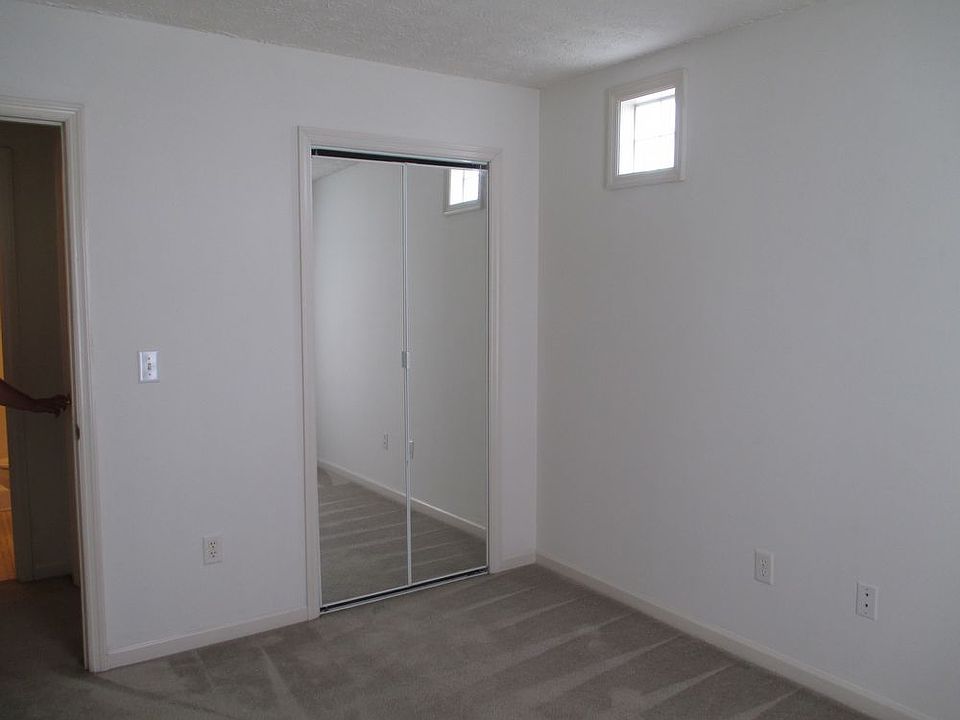 2nd image of 1127 Tomlinson Blvd
