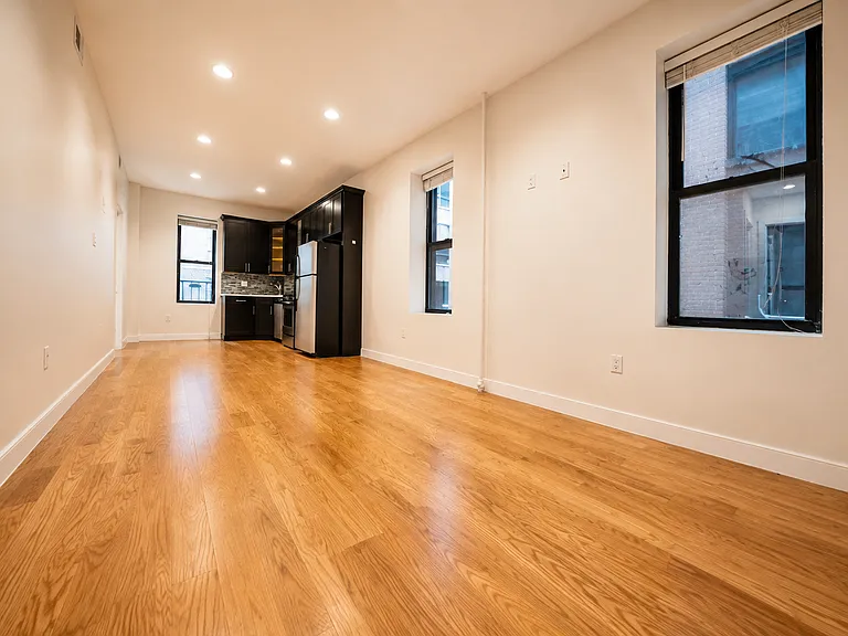 28-19 Astoria Blvd #7 — Photo 2