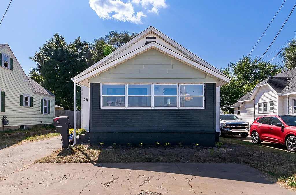 48 36th St SW photo 1