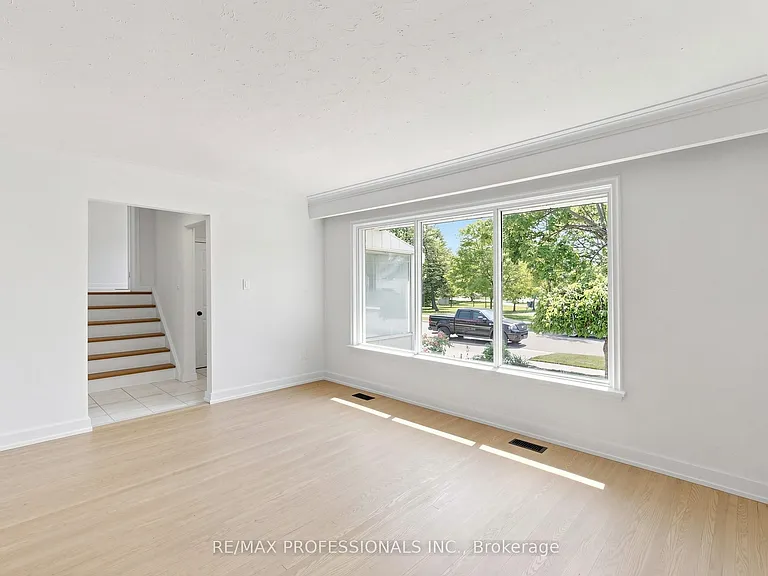 25 Carsbrooke Rd — Photo 3