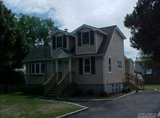 122 Sheffield Ave, West Babylon, NY 11704
