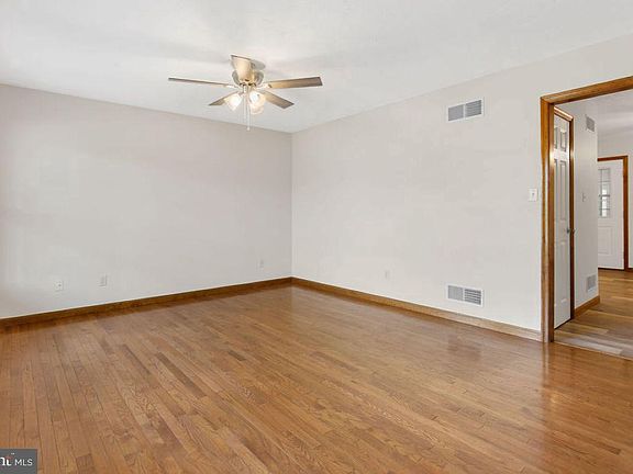 3rd image of 10 Homestead Dr