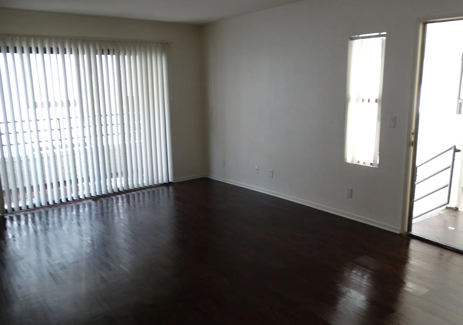 Campus Crossing Apartments - Northridge — Photo 3