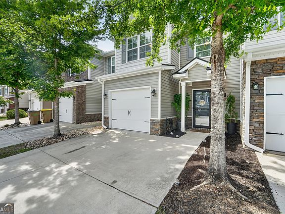 3rd image of 40 Cantle Dr