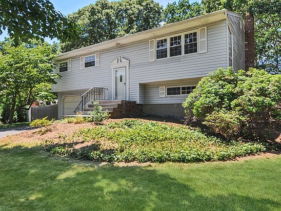2nd image of 42 Shenandoah Blvd