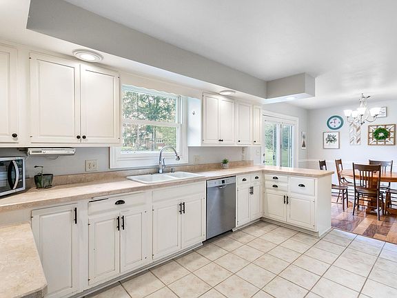 5th image of 23293 Orchard Ln
