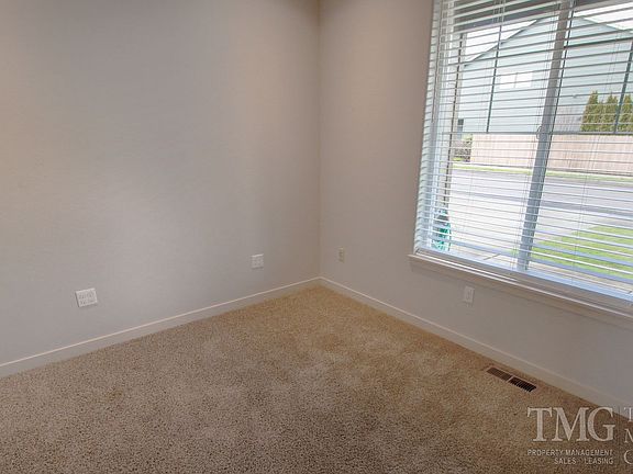 3rd image of 10405 NE 144th Ave