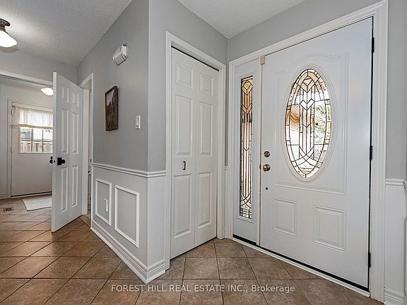 4th image of 256 Randall Cres