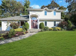 4 Ryan Ct, Syosset, NY 11791