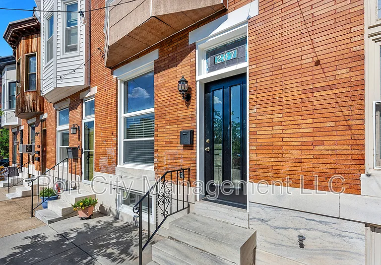 207 S Ellwood Ave — Photo 4