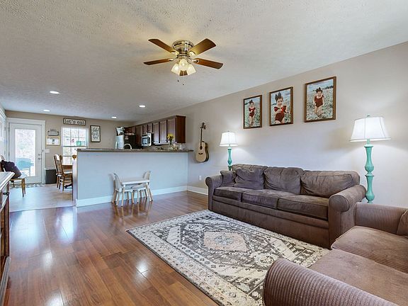 2nd image of 102 Shanna Ln