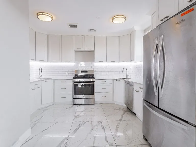 543 Brooklyn Ave #PENTHOUSE — Photo 4