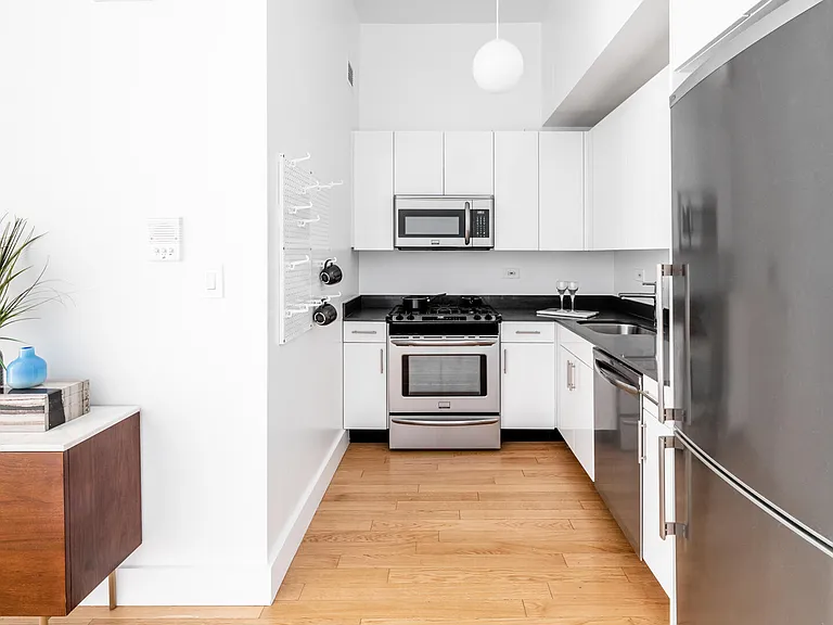 95 Horatio St #621 — Photo 9