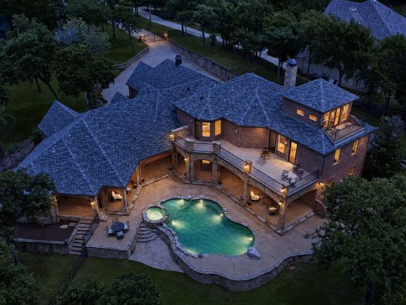 3rd image of 7 Hillview Ct