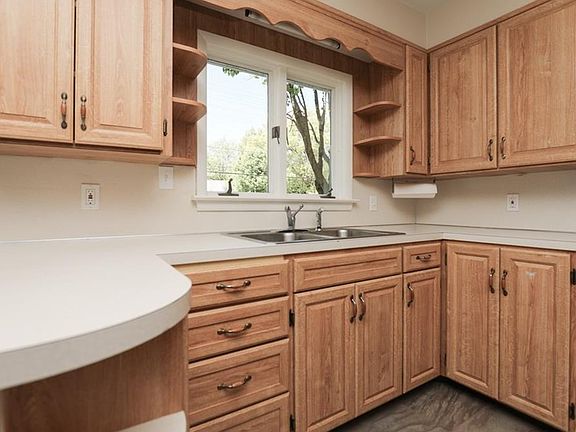 3rd image of 216 Park Pl