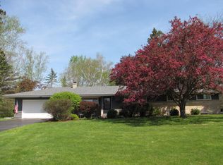 148 Sunset Ln, Cedarburg, WI 53012