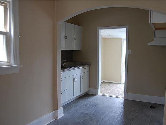 5th image of 125 Shirley Cir
