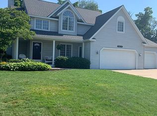 10674 Bridgewater Dr, Zeeland, MI 49464