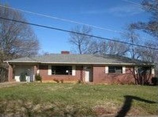 1229 12th Street Dr SW, Hickory, NC 28602
