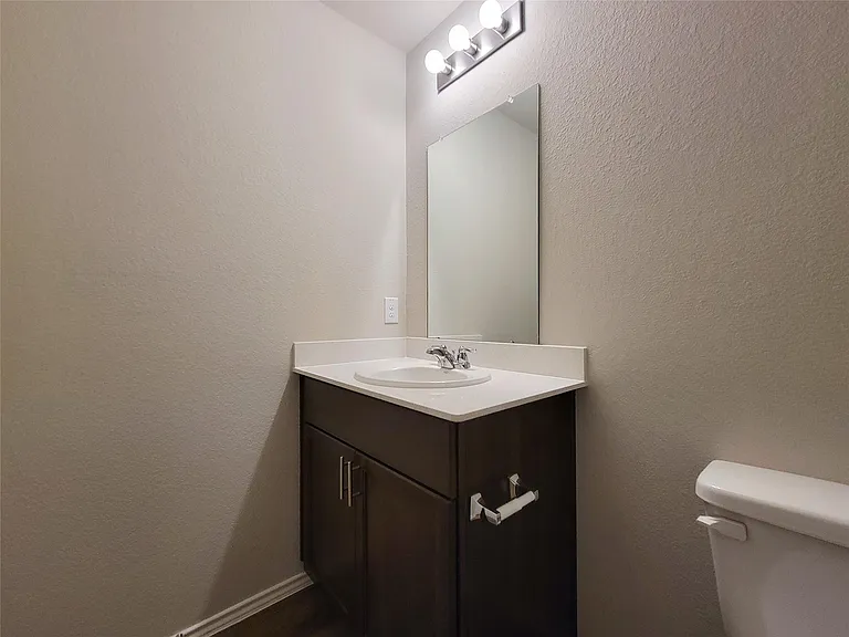 942 Amesbury Ct — Photo 22