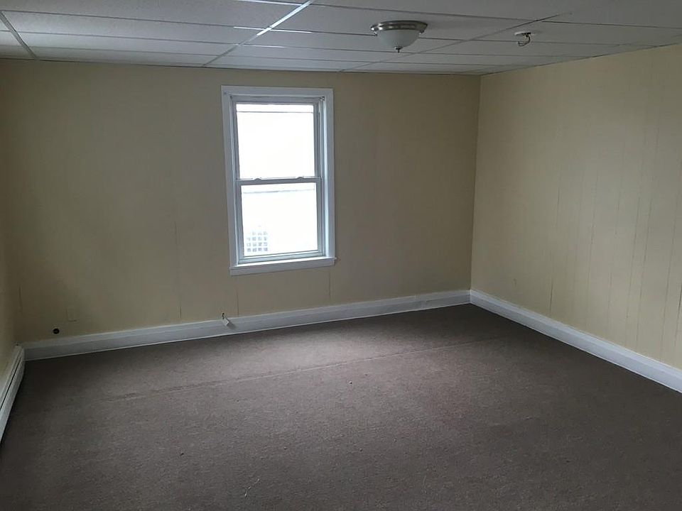 2nd image of 140 Shirley St APT 2