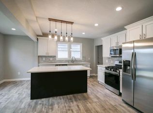 993 Victoria St N, Saint Paul, MN 55103