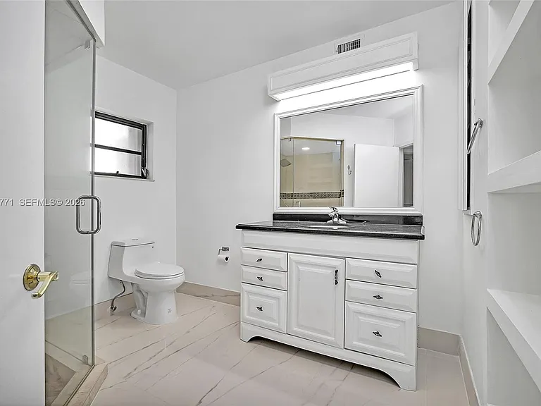 230 Cranwood Dr — Photo 16