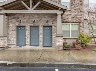 606 NE Roydon Ln, Hillsboro, OR 97006