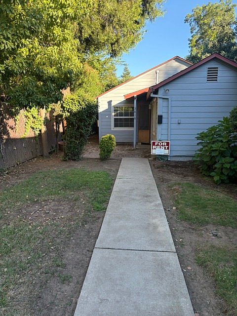 1st image of 381 1/2 E 3rd Ave