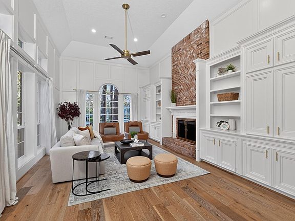 5th image of 32 Mellow Leaf Ct