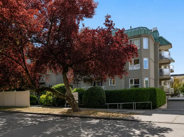 2520 Wark St #212, Victoria, BC V8T 5G6