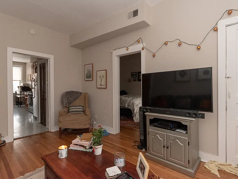 949 N Hoyne Ave #4 — Photo 10