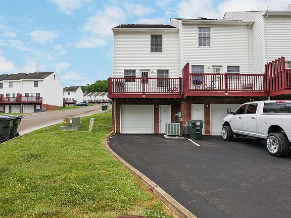4th image of 533 Beaverview Dr