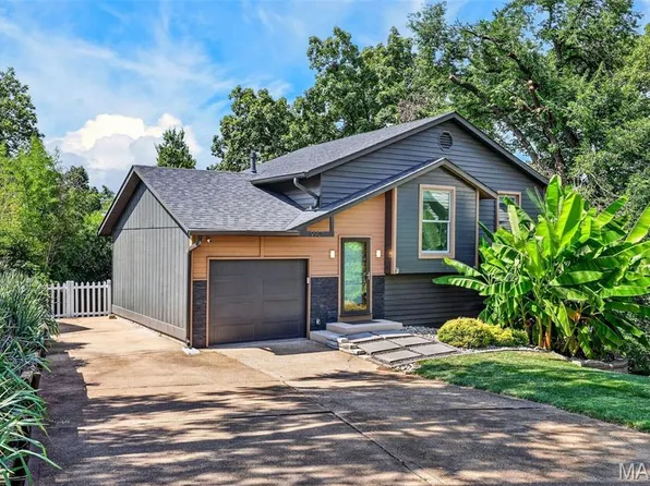 9901 Chiles Ct, Saint Louis, MO 63126