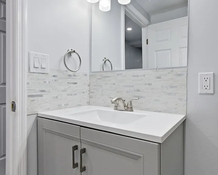 2336 Clifton Ave — Photo 15