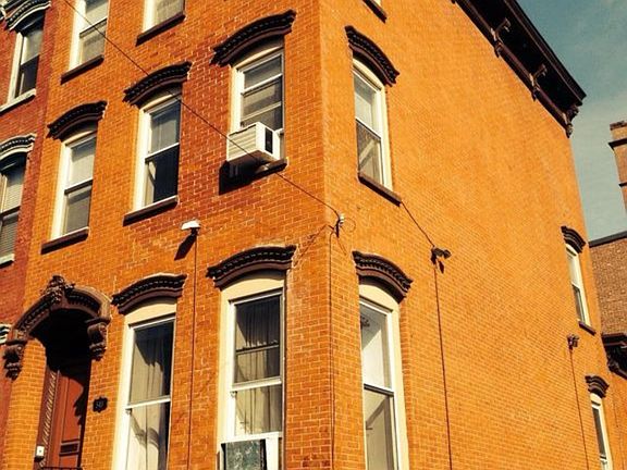 2nd image of 552 Jersey Ave APT 3