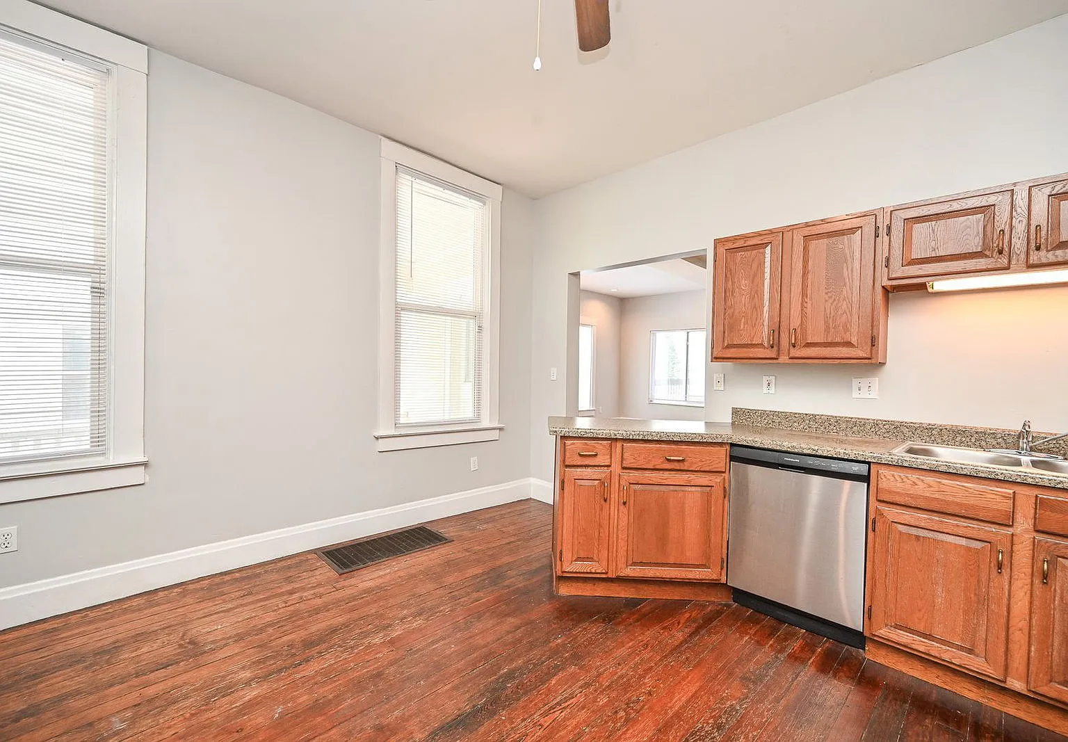 4 bed, 2.0 bath, 2080 sqft, $3,295 — Photo 3