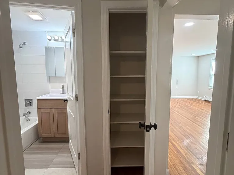 39 Hawthorne Dr #1 — Photo 10