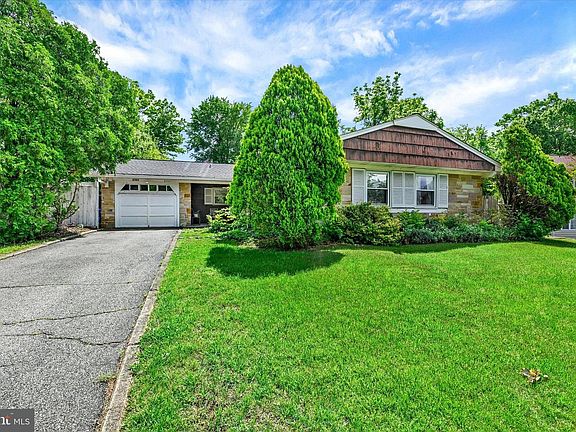 2nd image of 2707 Fawn Ln