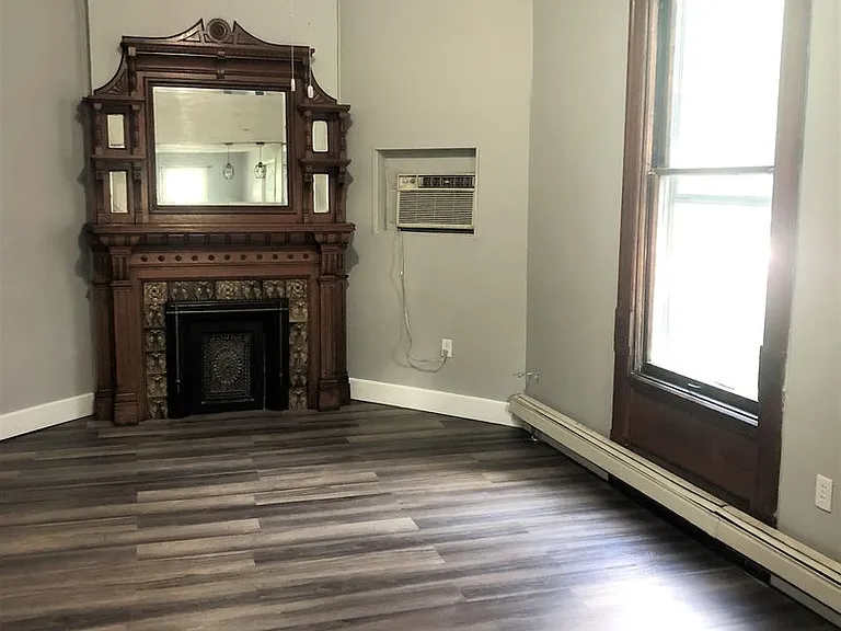 507 S Center St — Photo 3