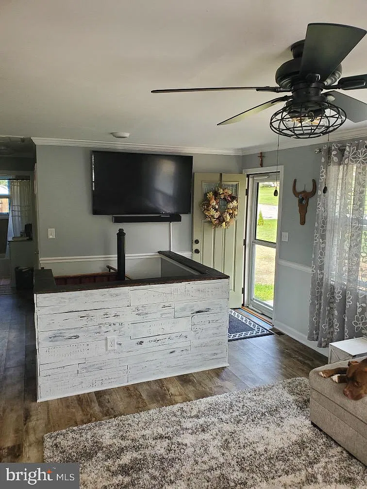 3 bed, 2.0 bath, 1416 sqft, $2,400 — Photo 3