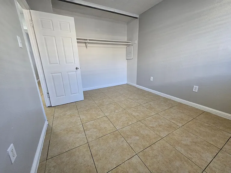 2539 N Carroll St — Photo 12