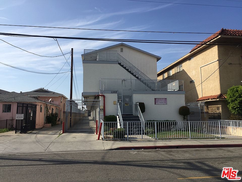2nd image of 13707 Yukon Ave